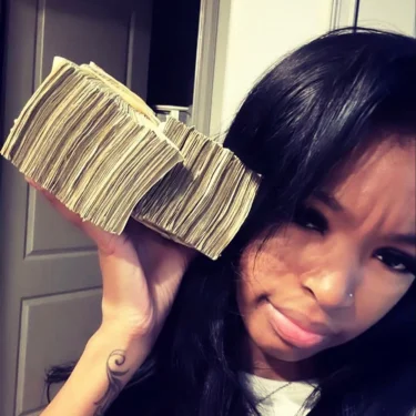 Mariella🥂🤍💸