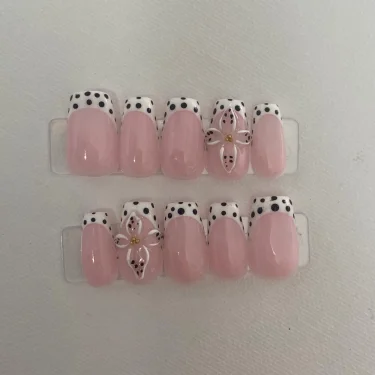 Emiliabynailss