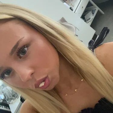 Emilia Borg 🎀🌅🥂