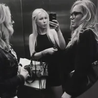 Iris🍹🌺🪩☀️