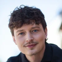 Adam Lewin Käll