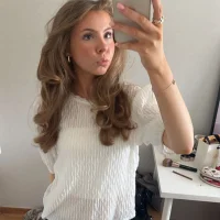 Ester Carlsson