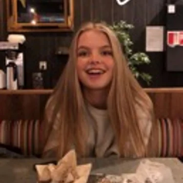 Hennie🌈⚡️🍒