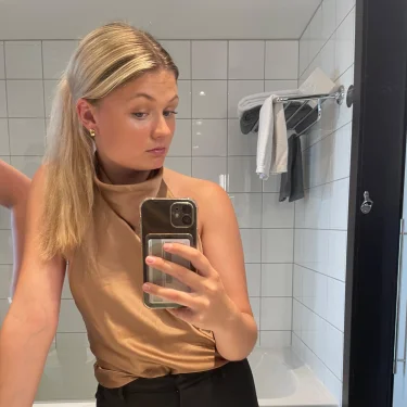 Julia W
