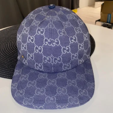 Blå gucci keps500kr